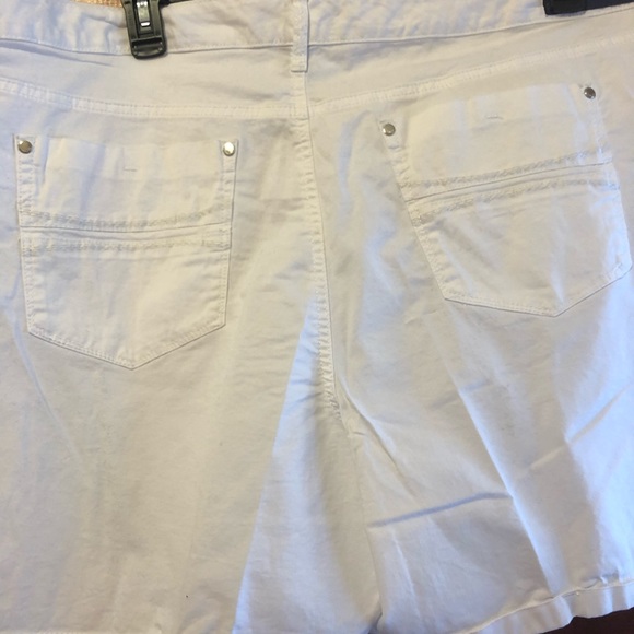 Bandolino White Mandie Shorts 22 NWT - Picture 6 of 11